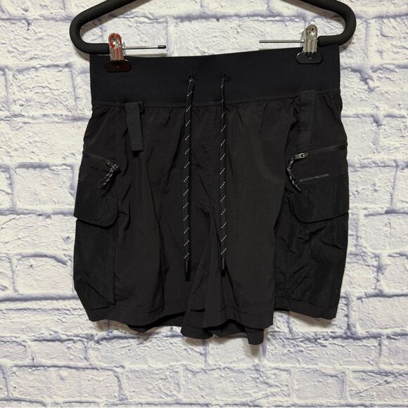 Lululemon Multi-Pocket Cargo High-Rise Hiking Short 5" Size 8 - Picture 4 of 16